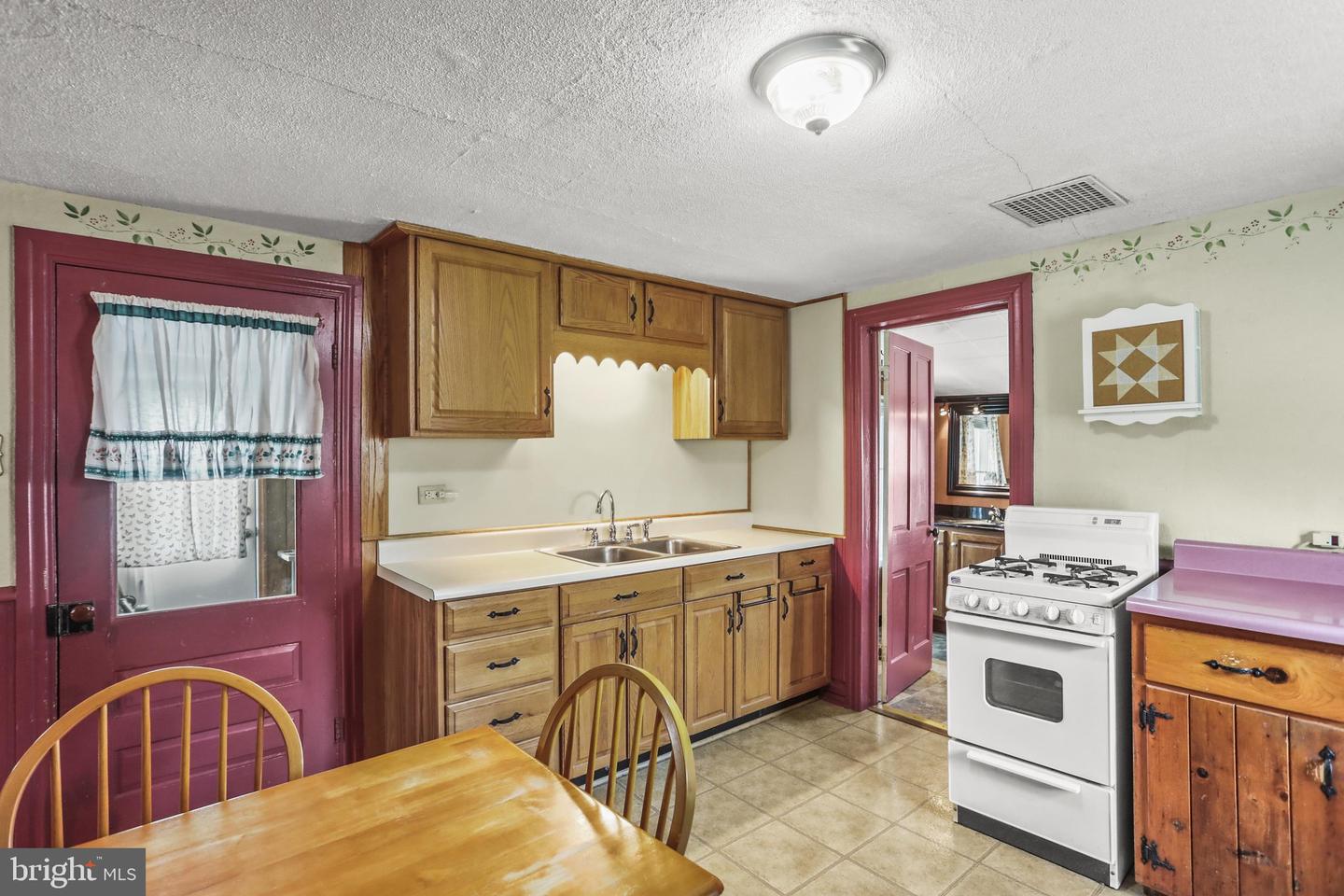 9 Allegheny Ave Property Photo 12