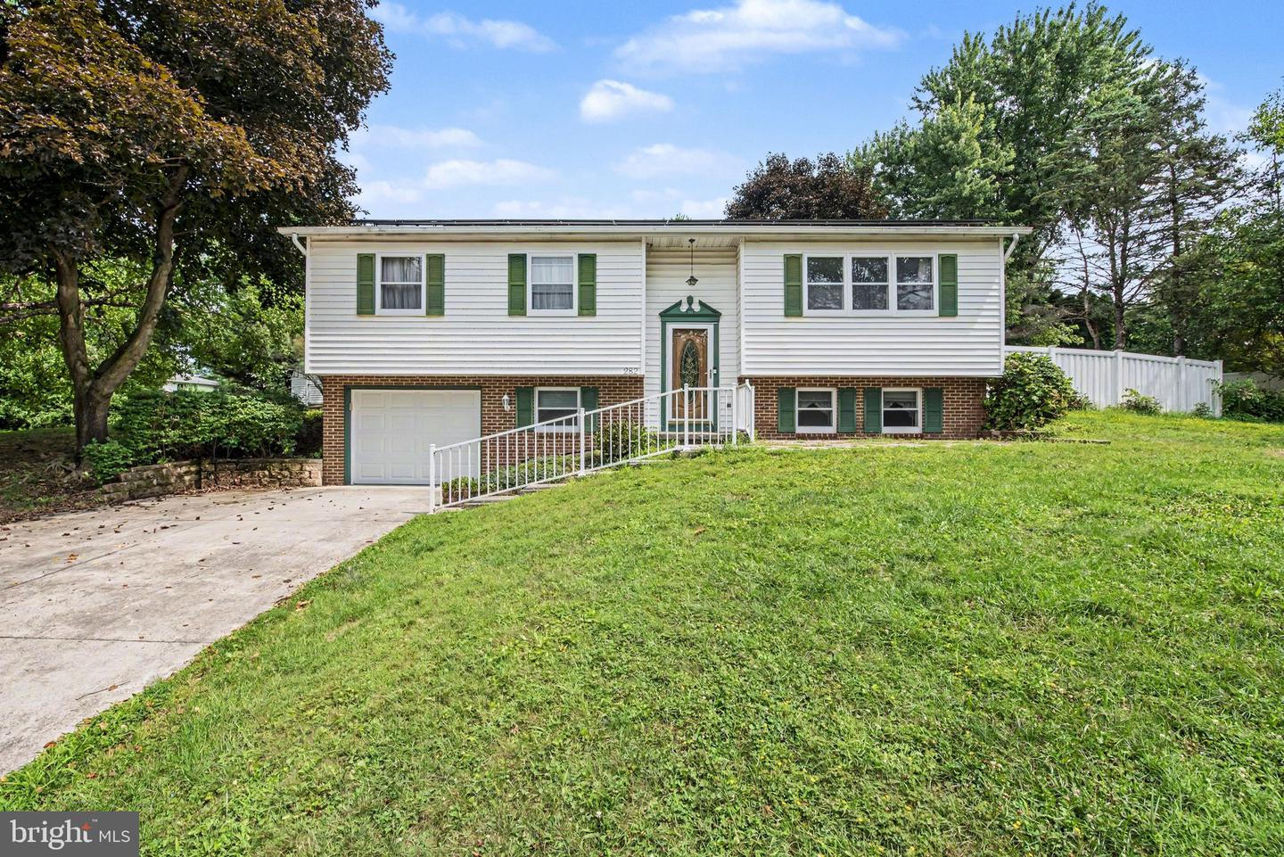 282 Bradley Property Photo 1