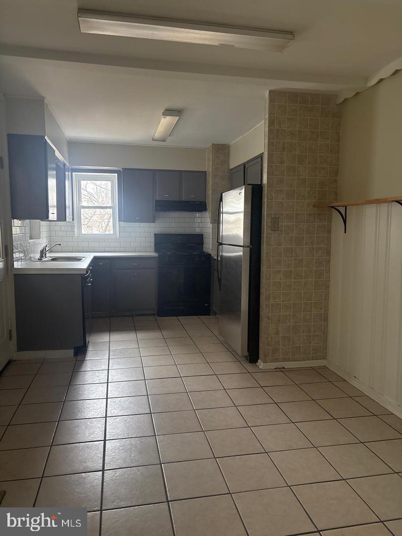 311 N Newberry St Property Photo 6