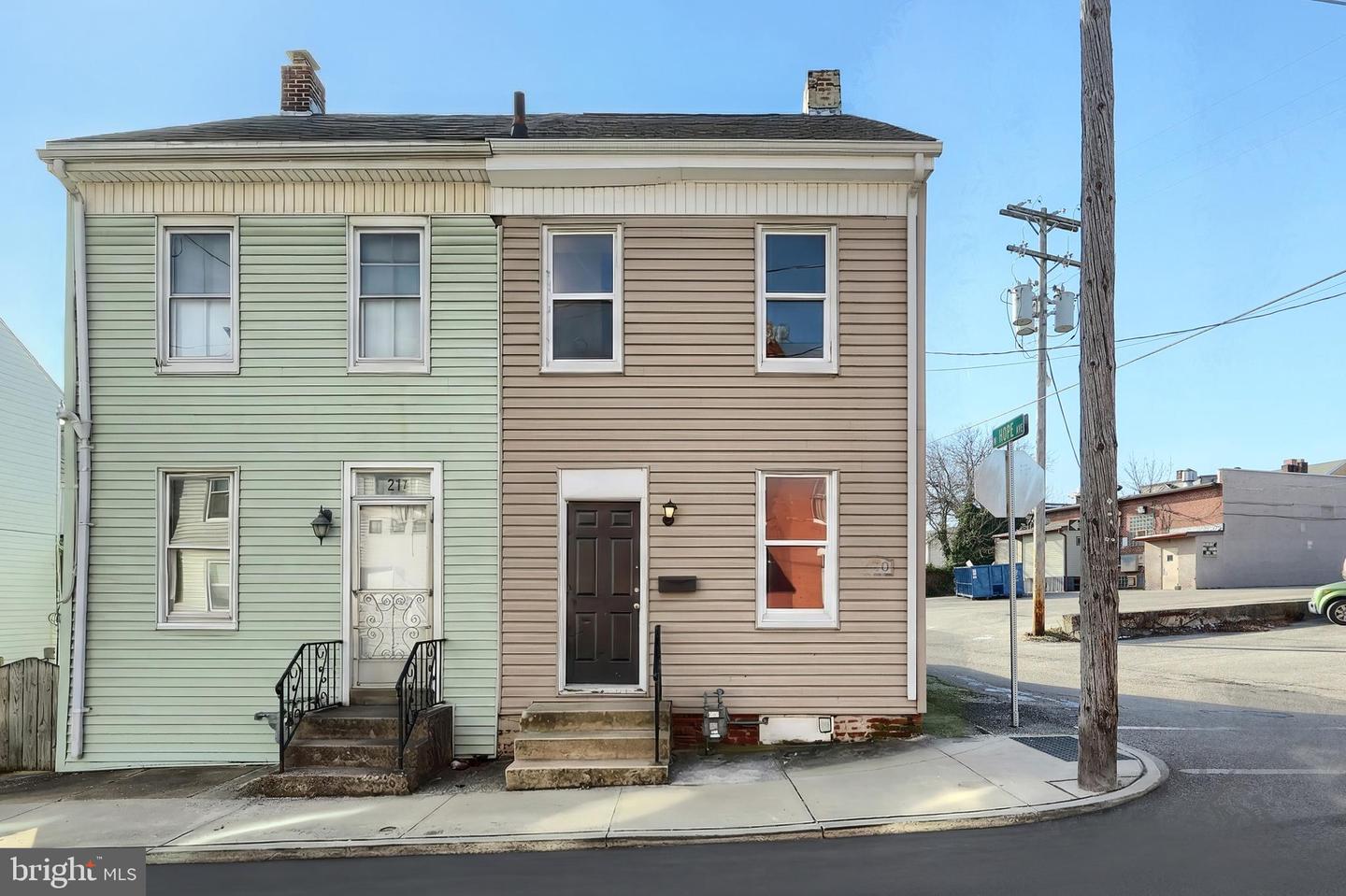 220 Grantley St Property Photo 1
