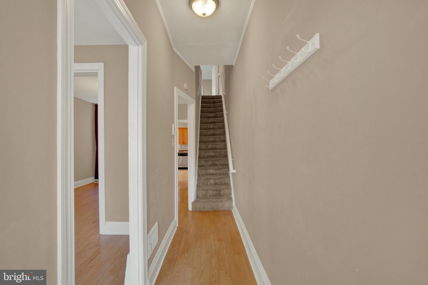 1283 W Poplar St Property Photo 4