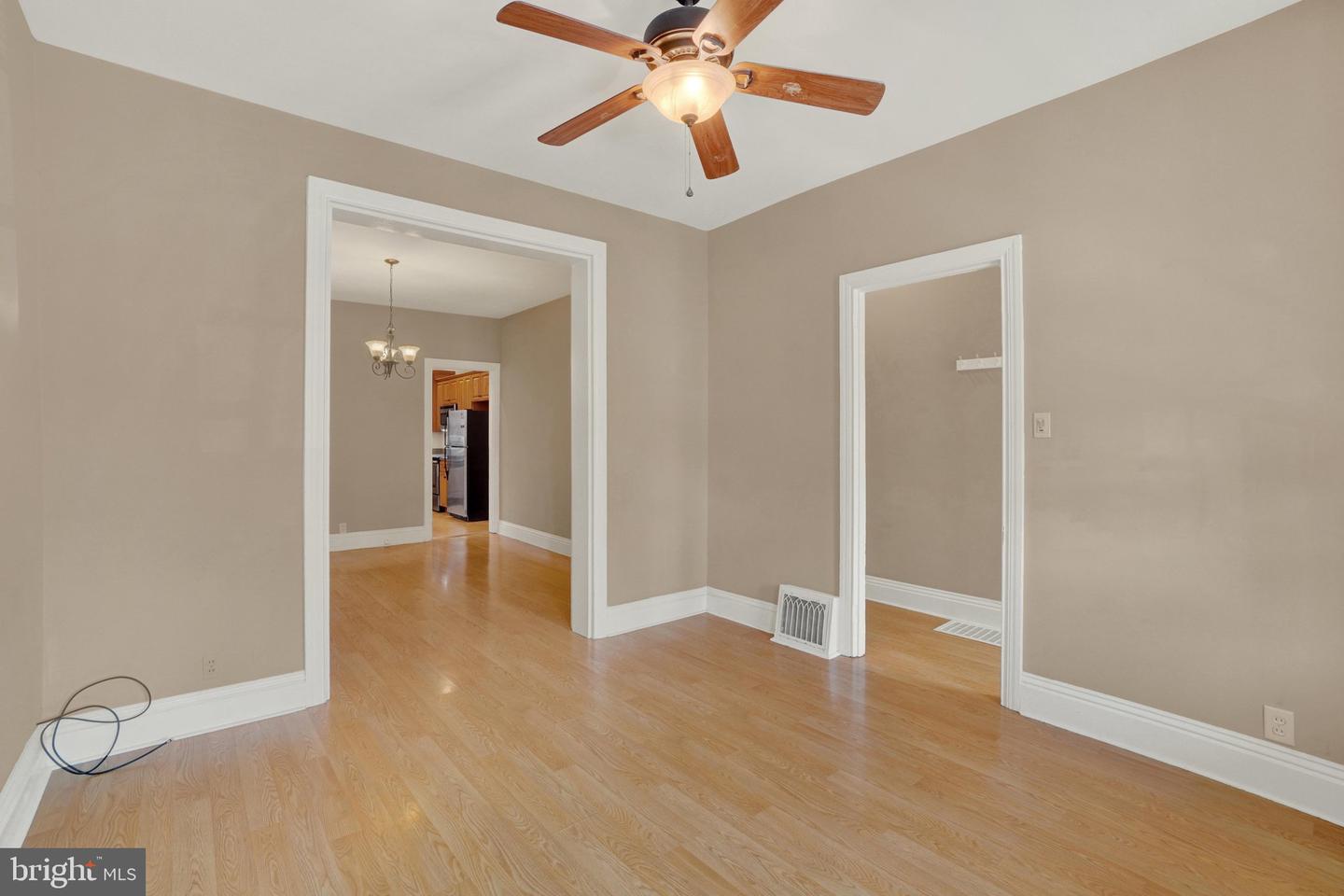 1283 W Poplar St Property Photo 7