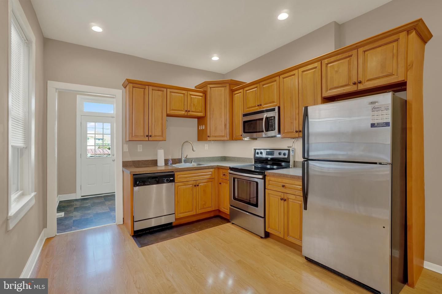 1283 W Poplar St Property Photo 10