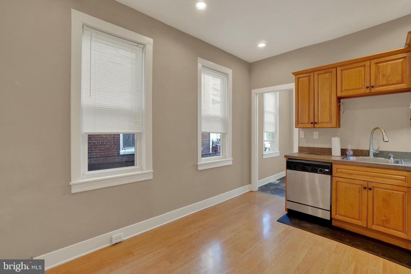 1283 W Poplar St Property Photo 11