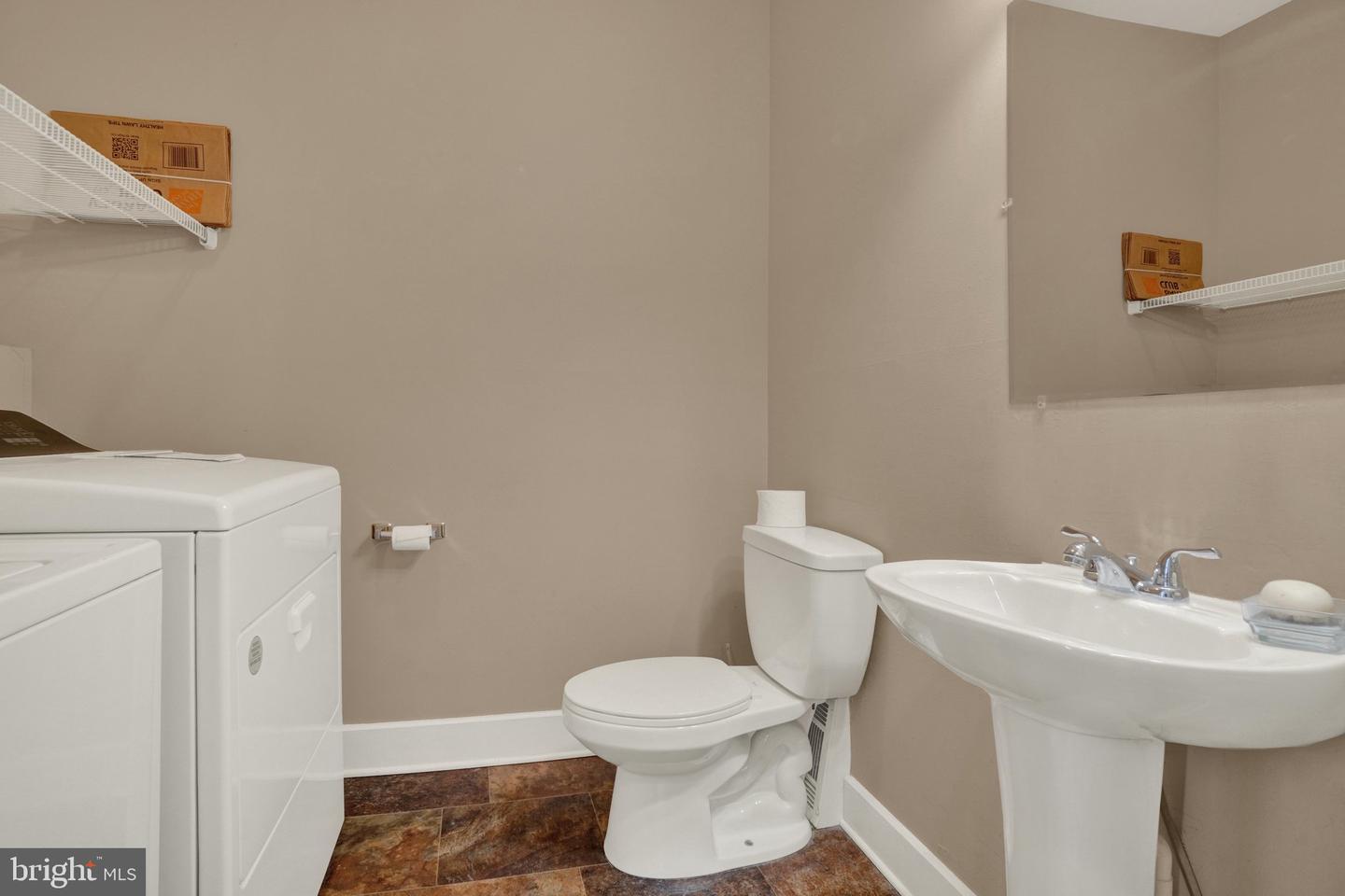 1283 W Poplar St Property Photo 14