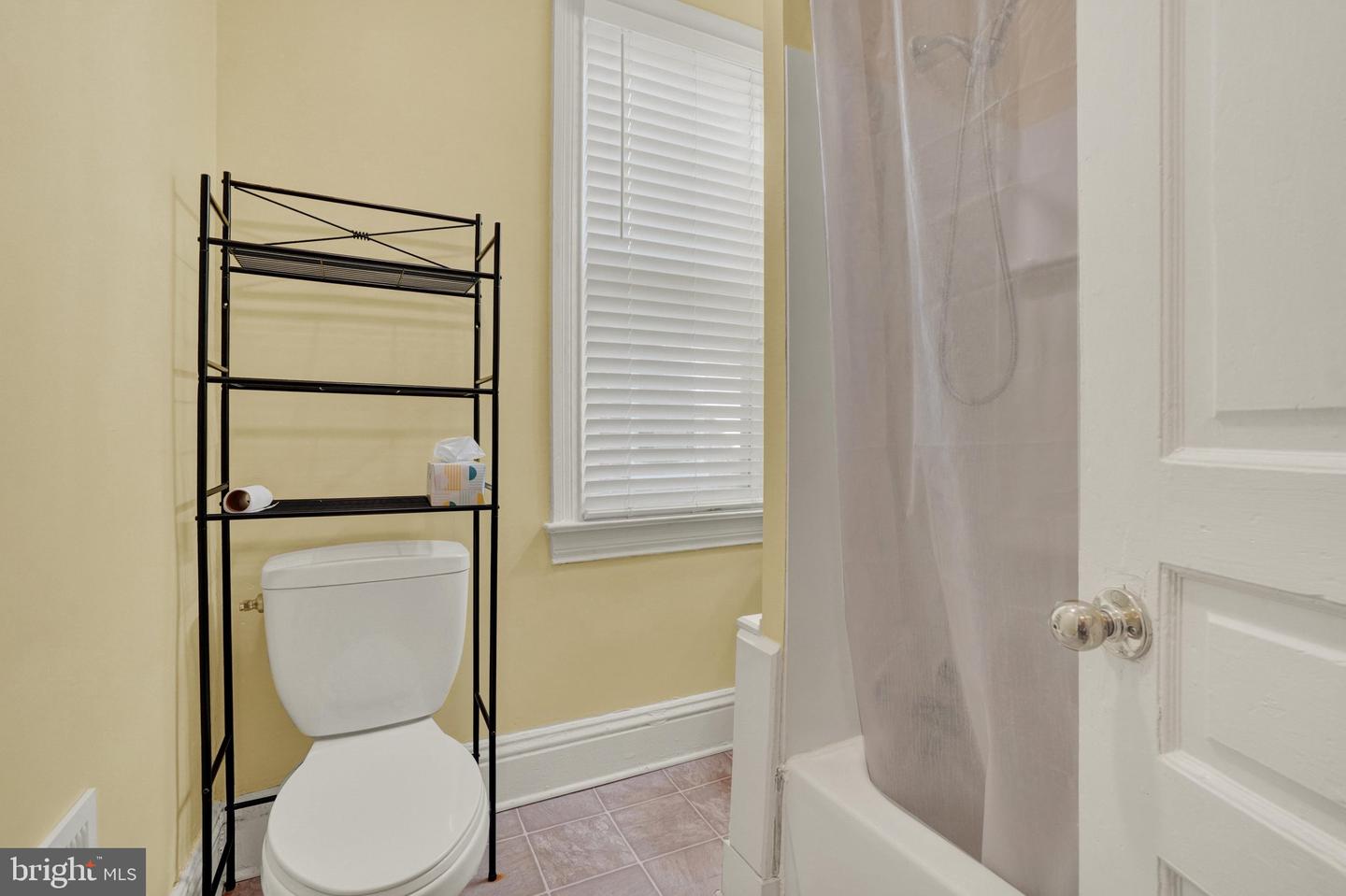 1283 W Poplar St Property Photo 20