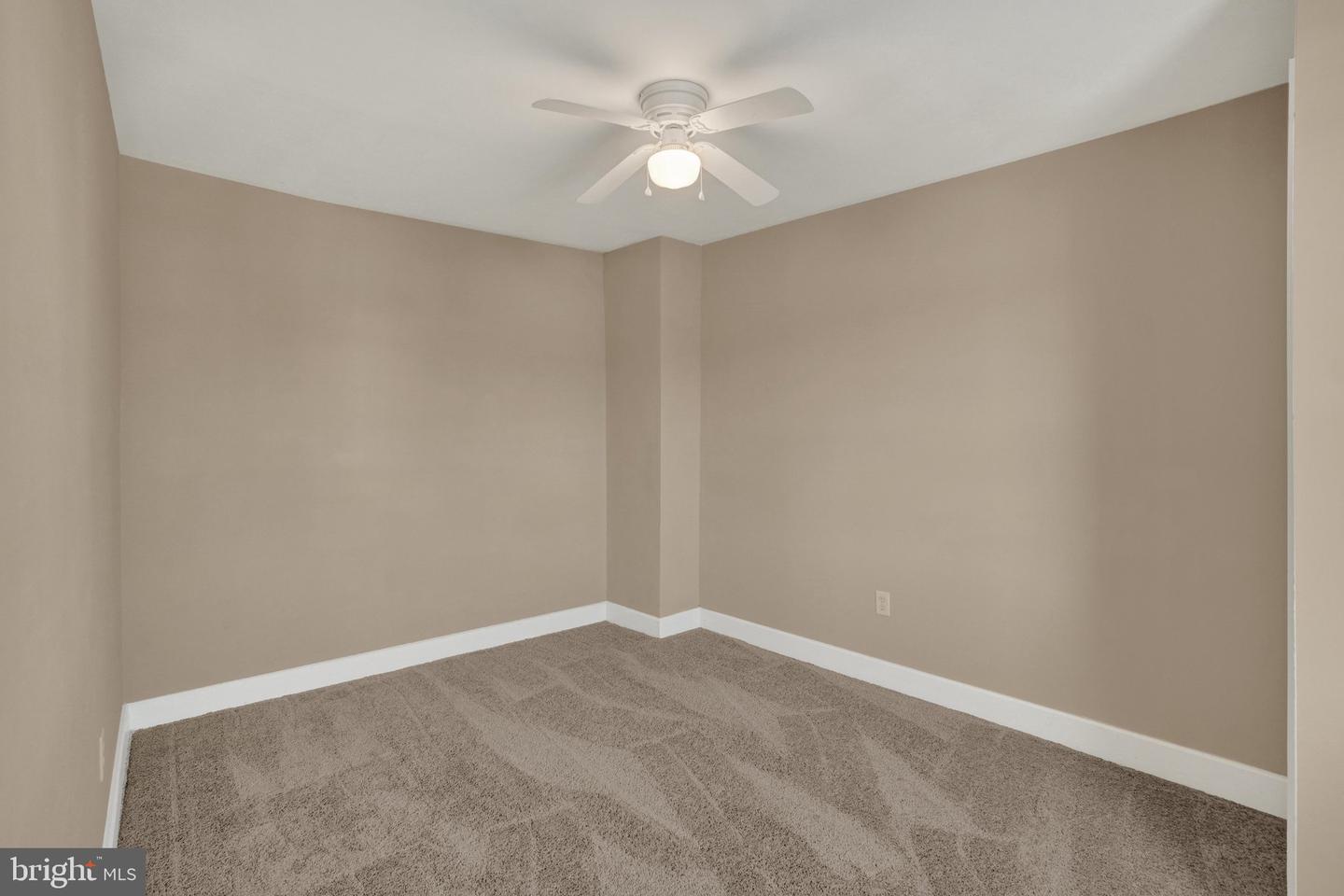 1283 W Poplar St Property Photo 22