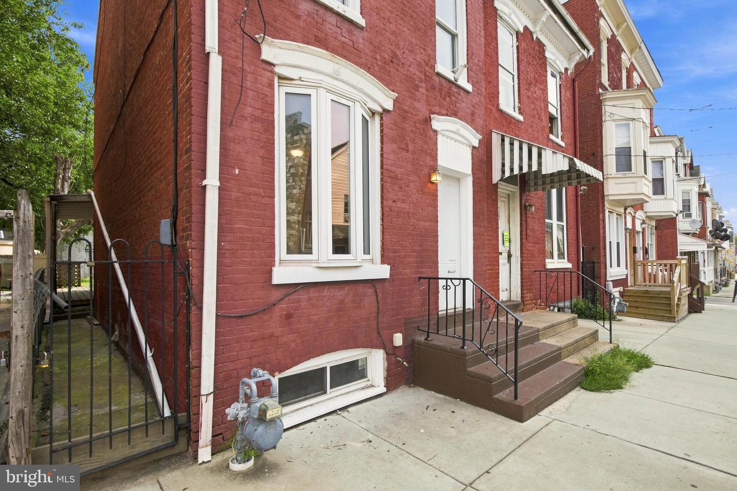 121 S West St Property Photo 3