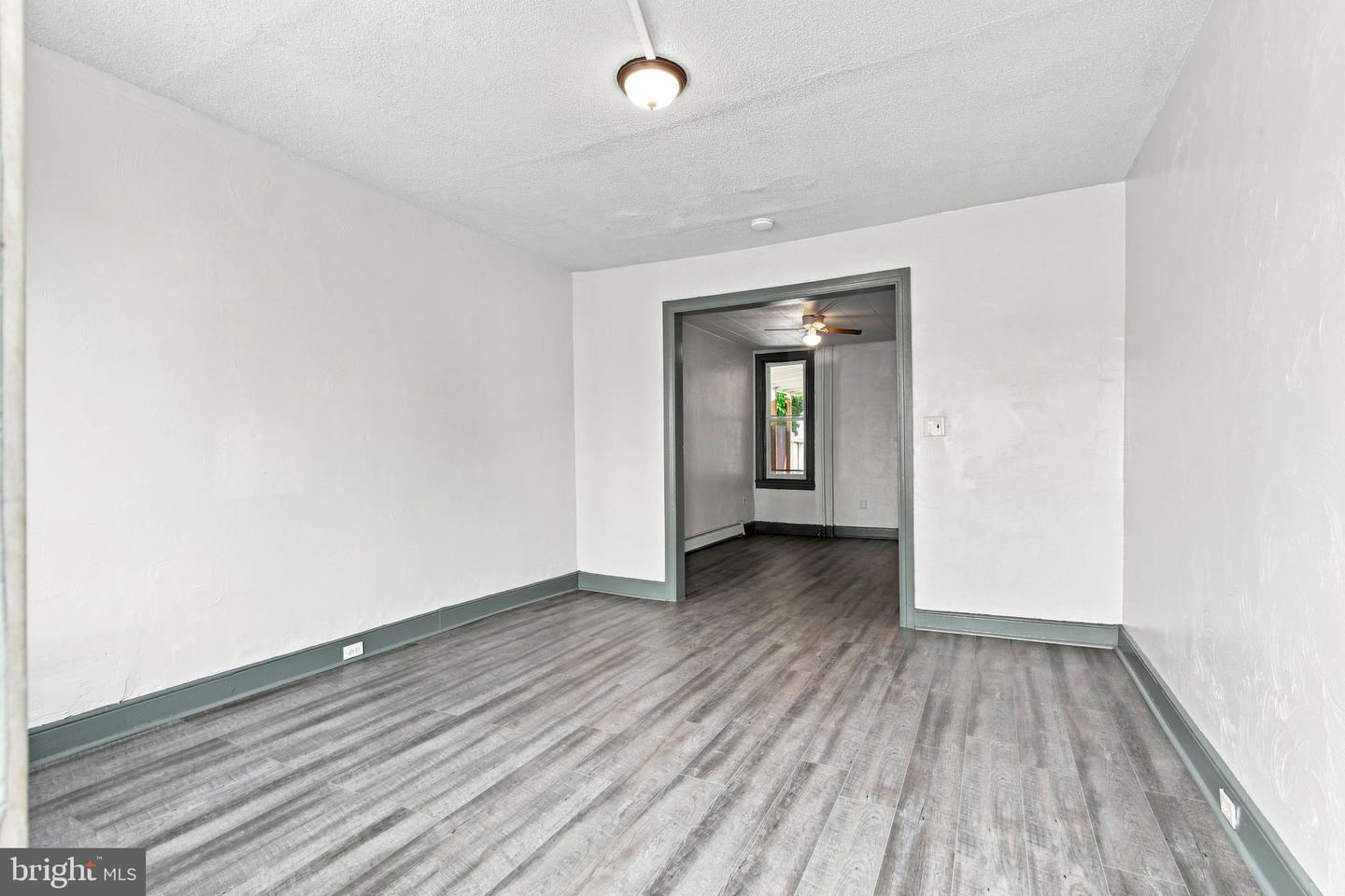 121 S West St Property Photo 5