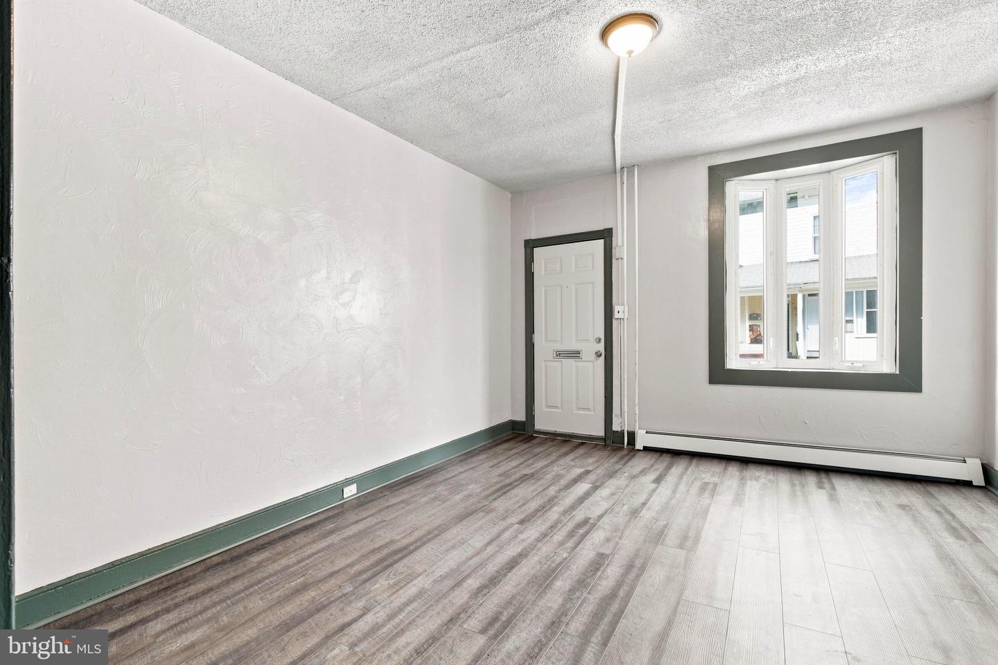 121 S West St Property Photo 7