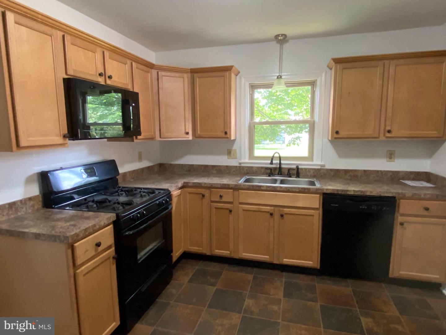 302 Pinehurst Rd Property Photo 4