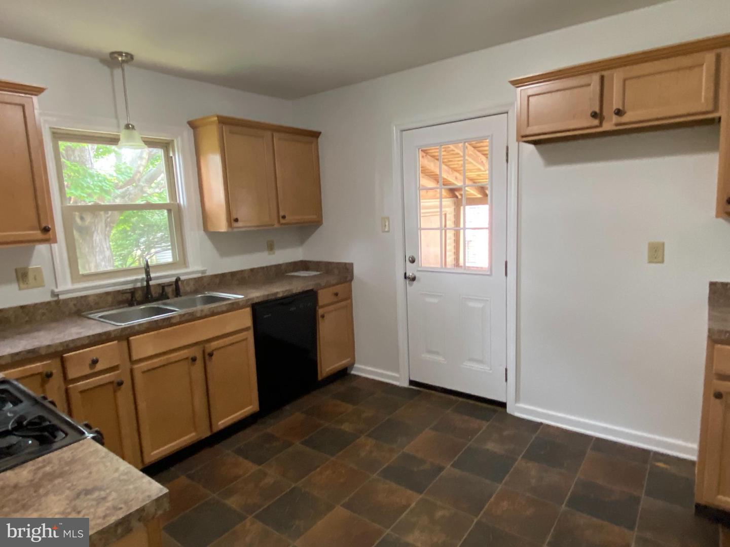 302 Pinehurst Rd Property Photo 5