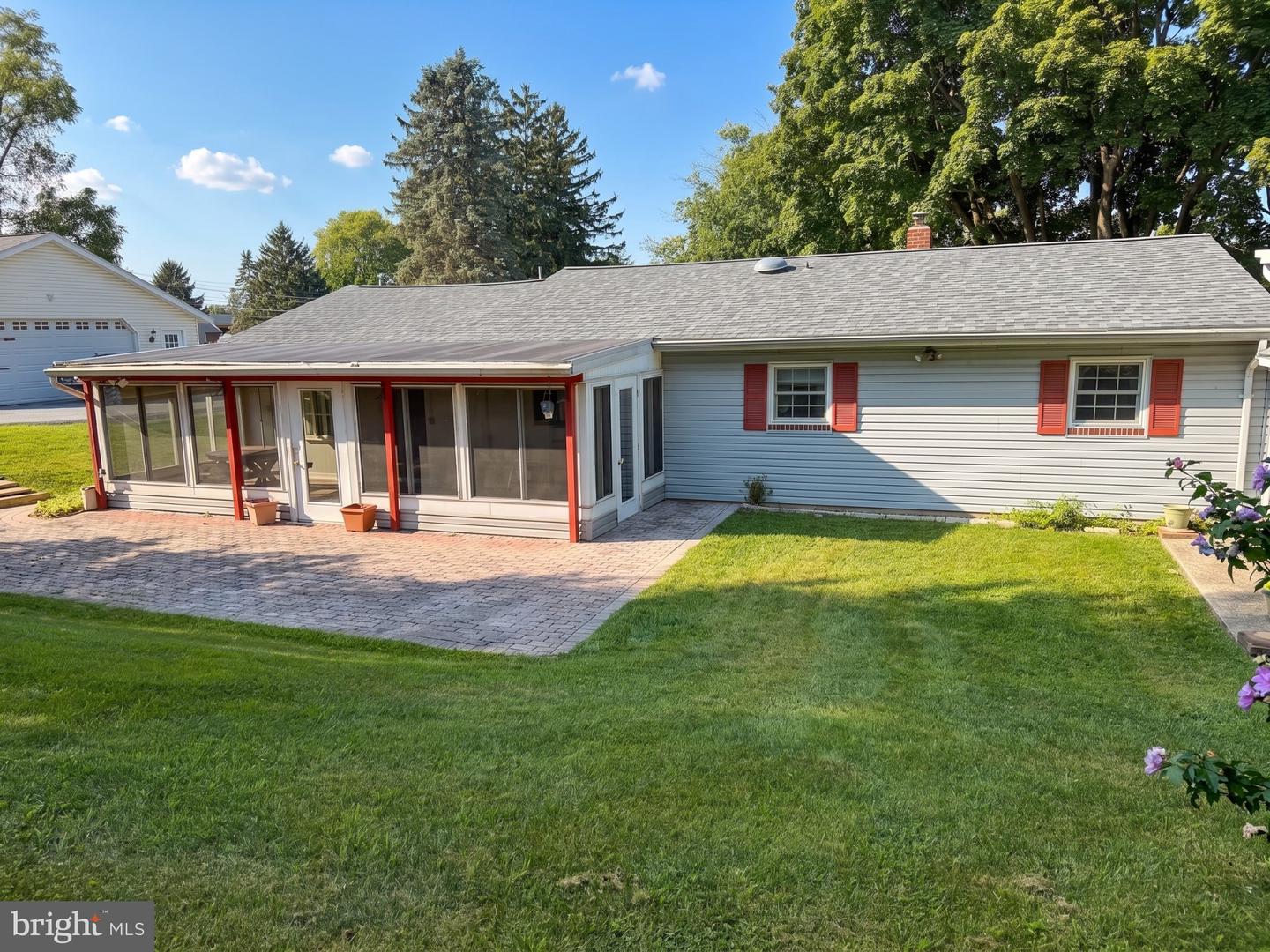 9421 E Springfield Property Photo 6