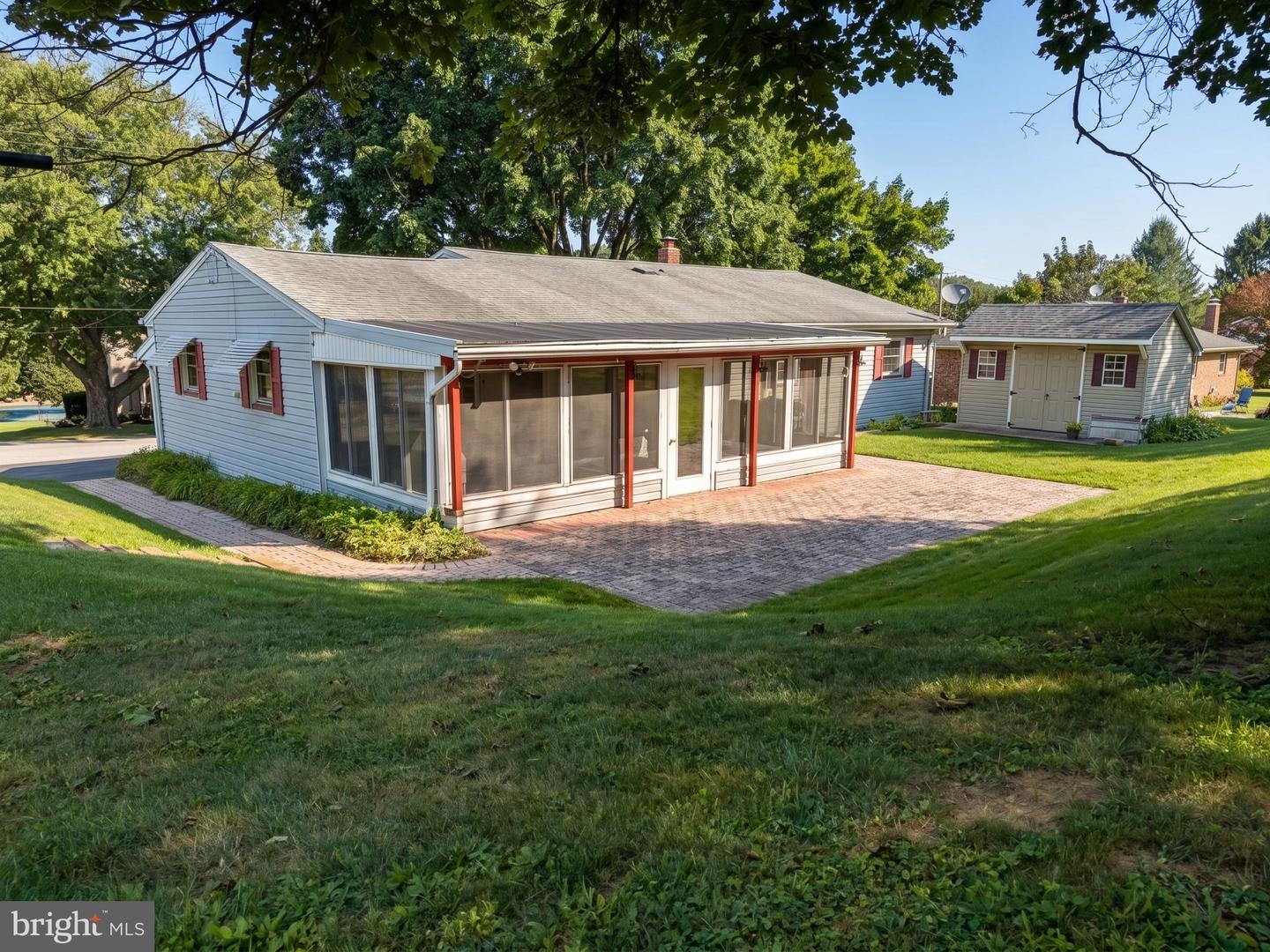 9421 E Springfield Property Photo 7