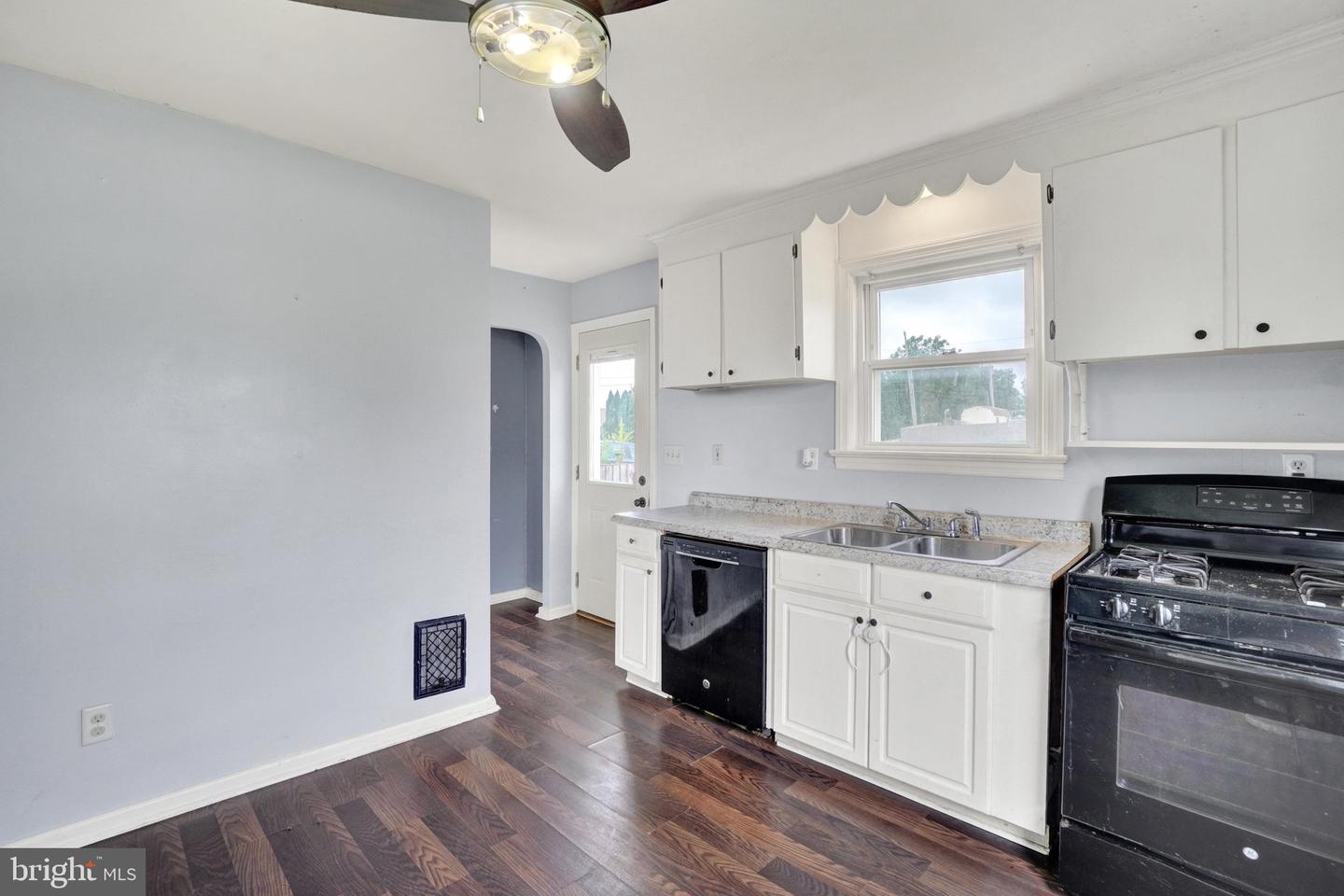 2016 Orange St Property Photo 8