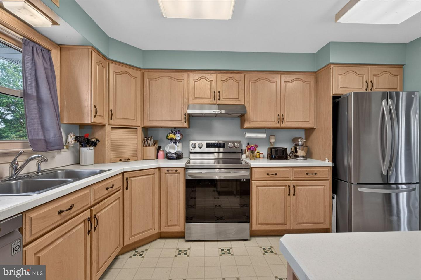5 Monticello Ave Property Photo 8
