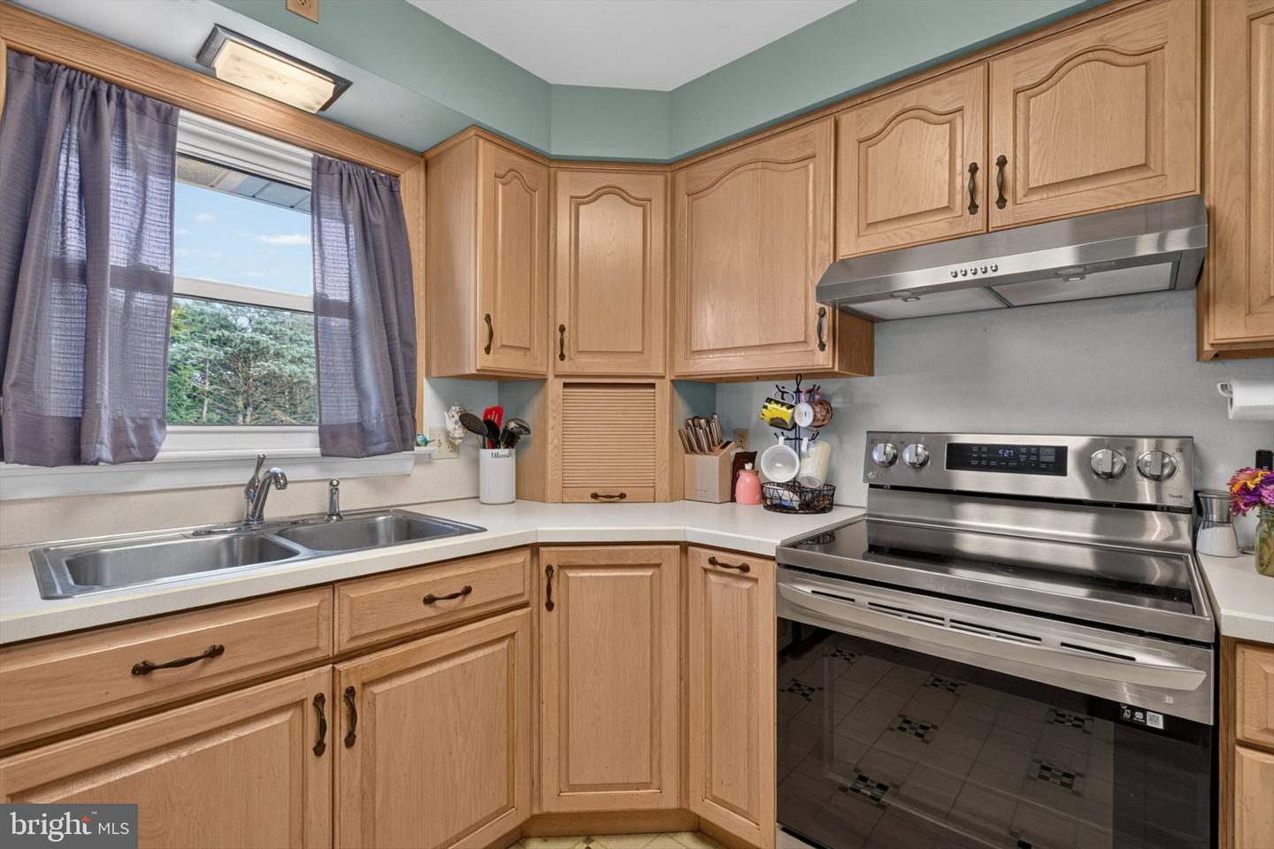 5 Monticello Ave Property Photo 9