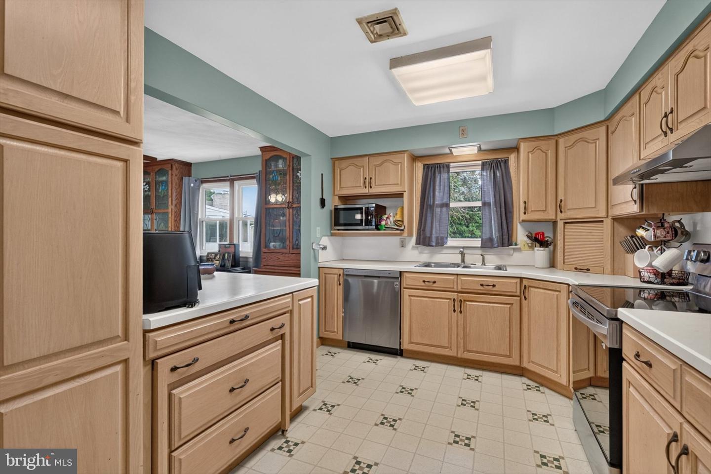 5 Monticello Ave Property Photo 10