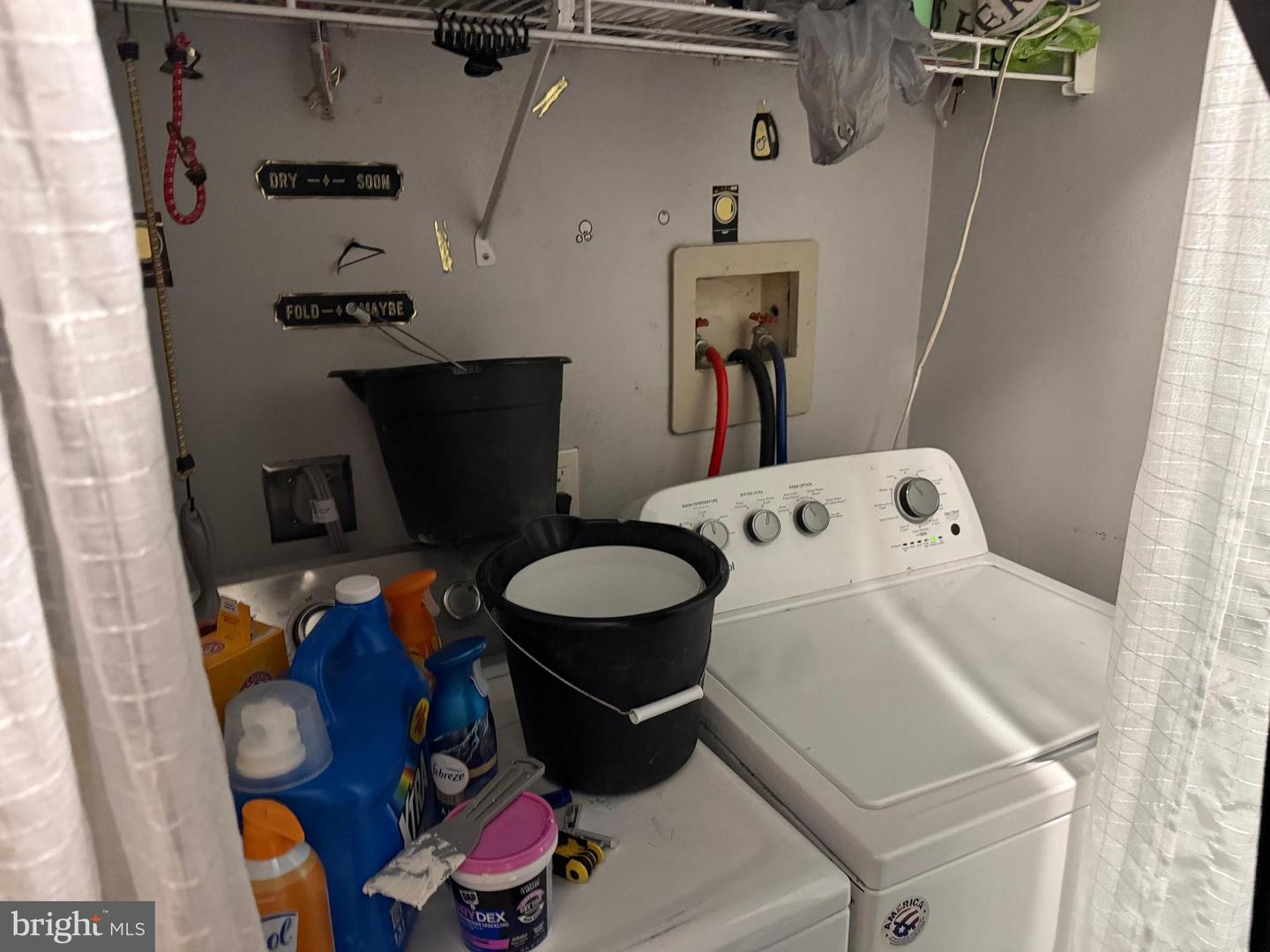 329 E Locust St Property Photo 16