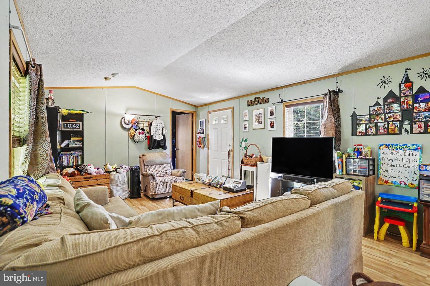 6556 Kreidler Rd Property Photo 5