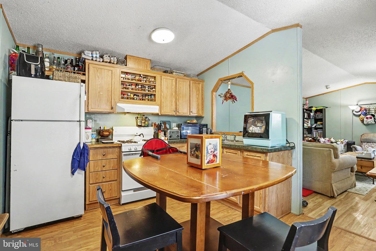 6556 Kreidler Rd Property Photo 8