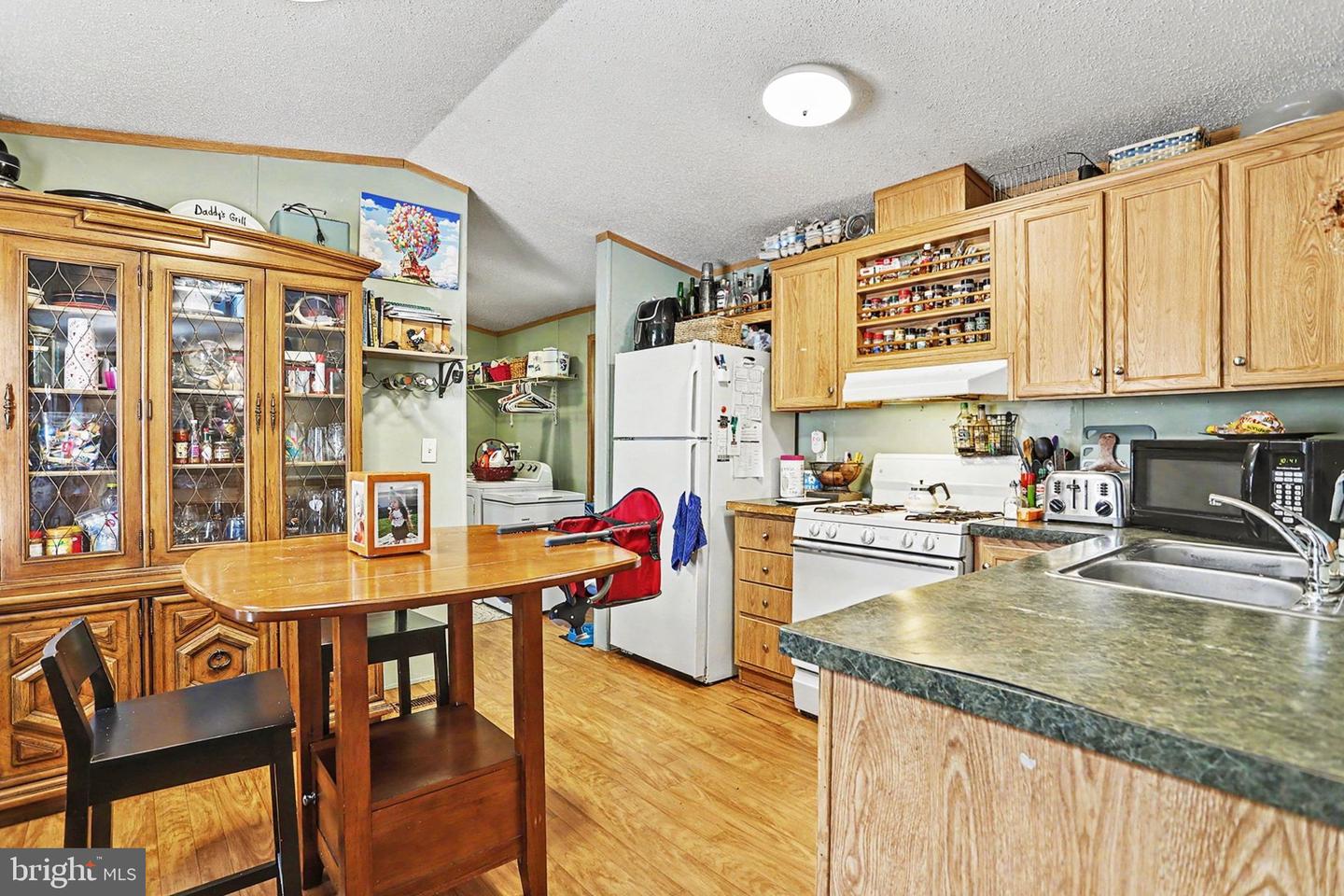 6556 Kreidler Rd Property Photo 9