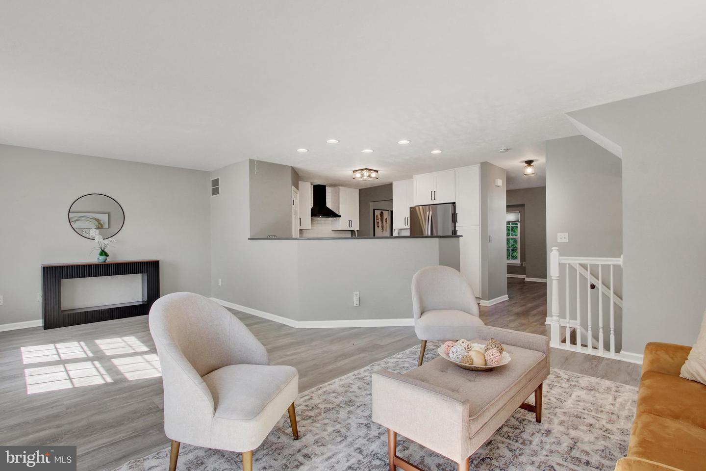 16887 Roosevelt Ln Property Photo 5