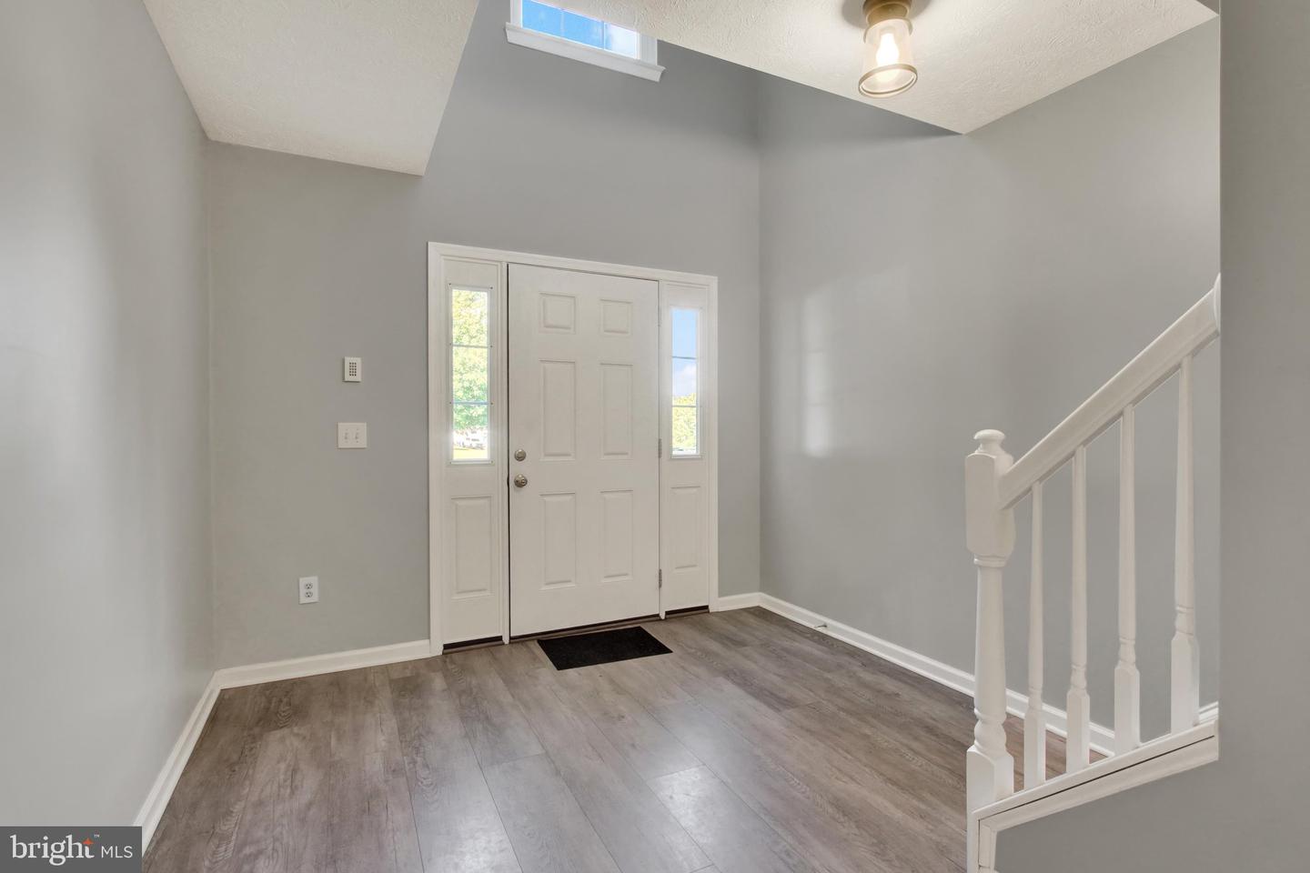 16887 Roosevelt Ln Property Photo 6
