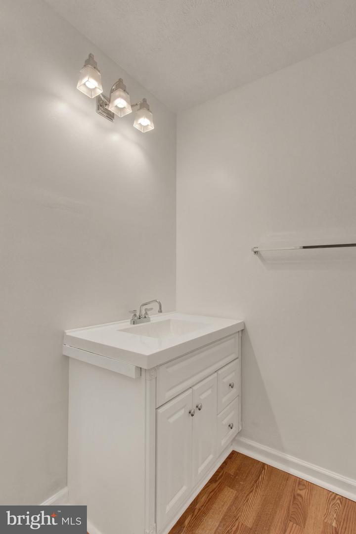 16887 Roosevelt Ln Property Photo 10