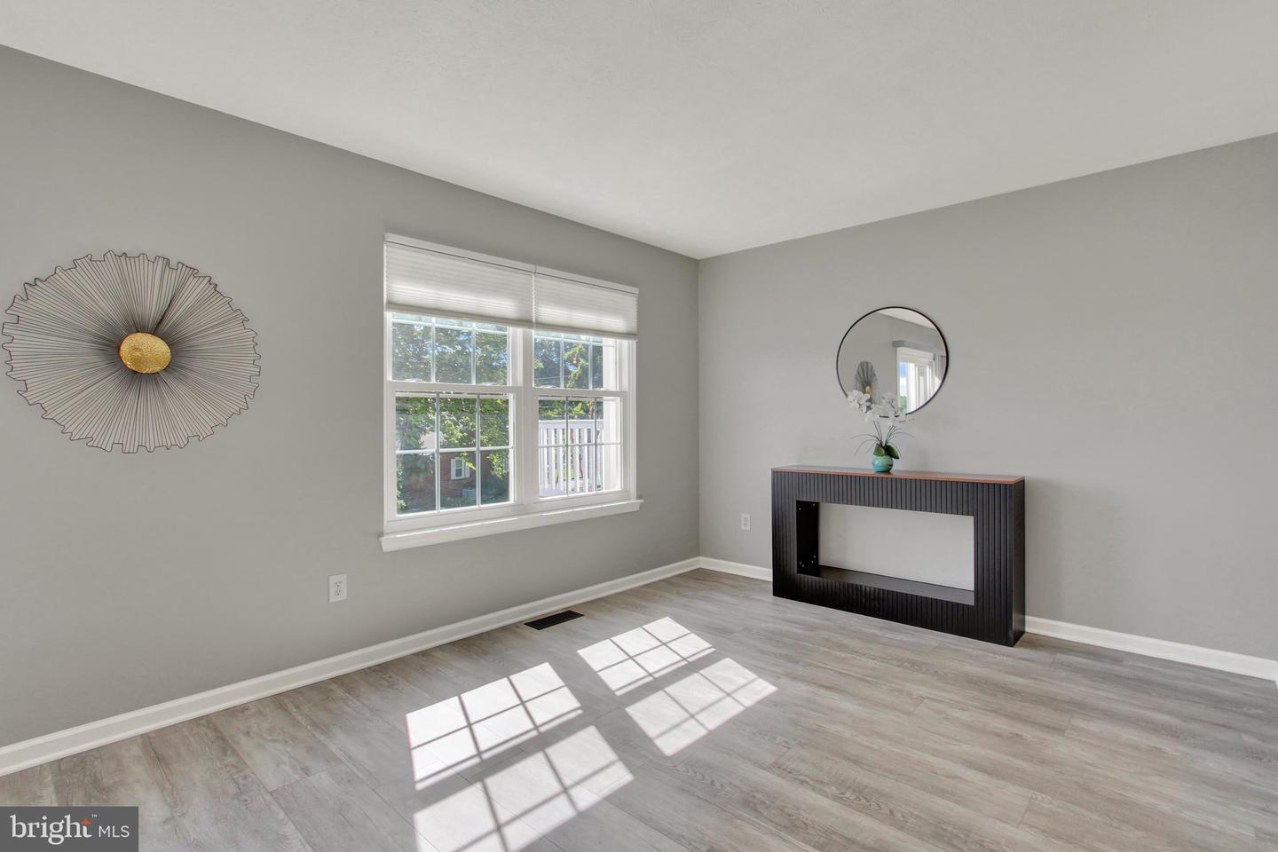 16887 Roosevelt Ln Property Photo 11