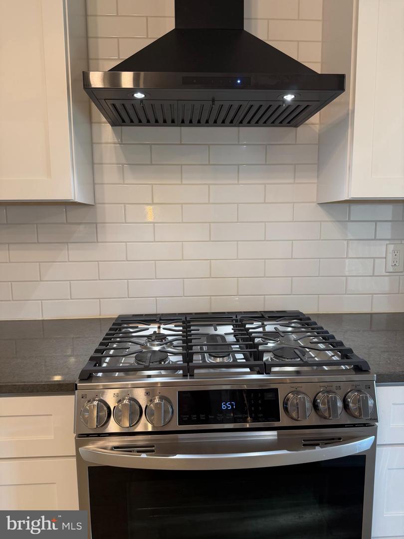 16887 Roosevelt Ln Property Photo 15