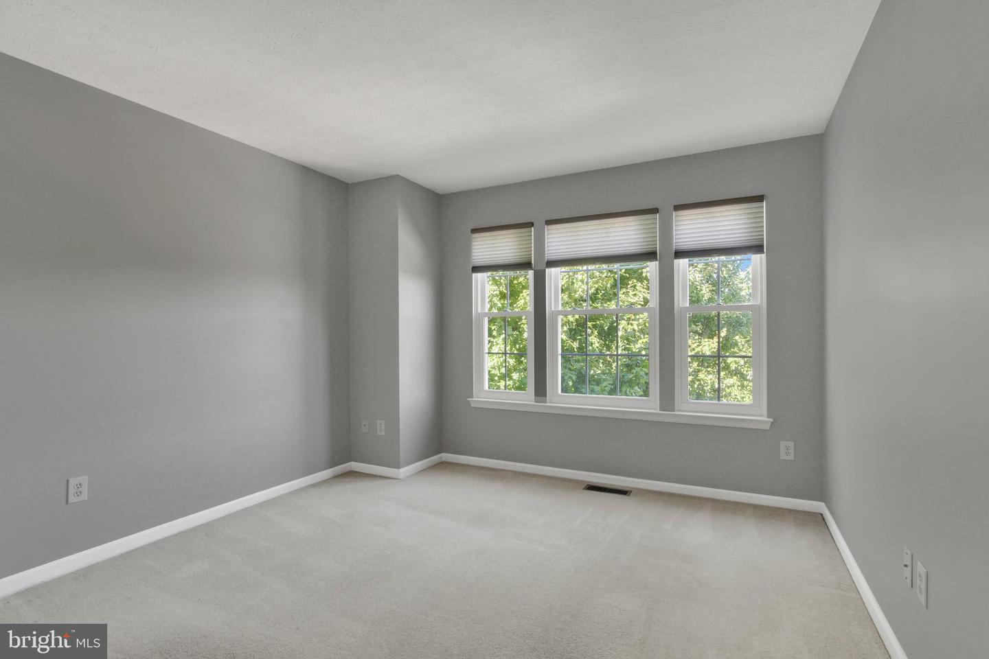 16887 Roosevelt Ln Property Photo 28
