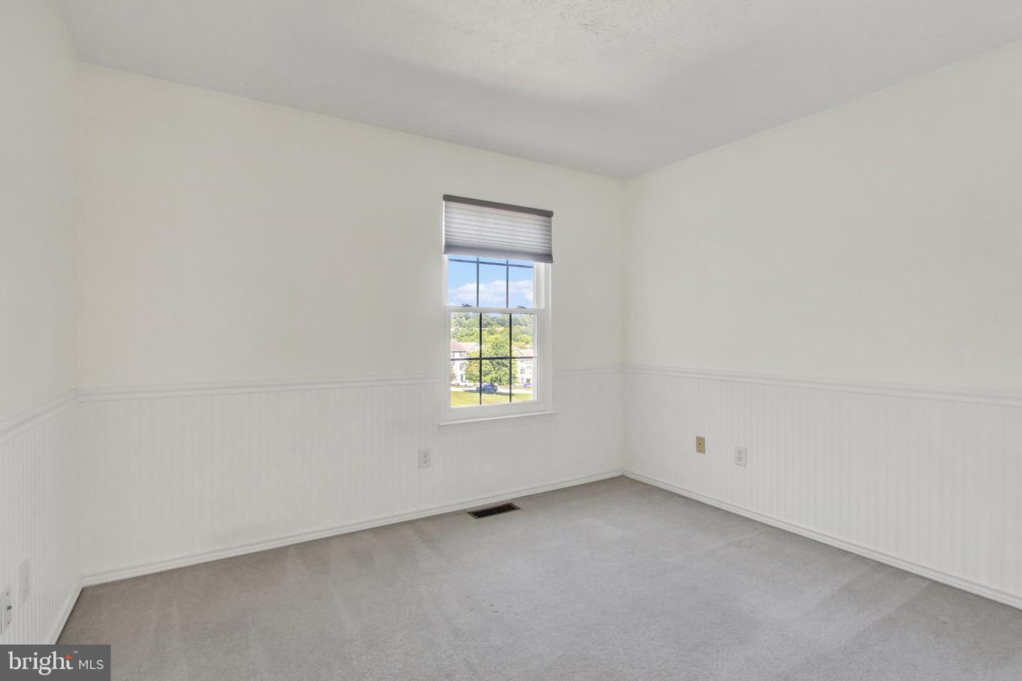 16887 Roosevelt Ln Property Photo 29