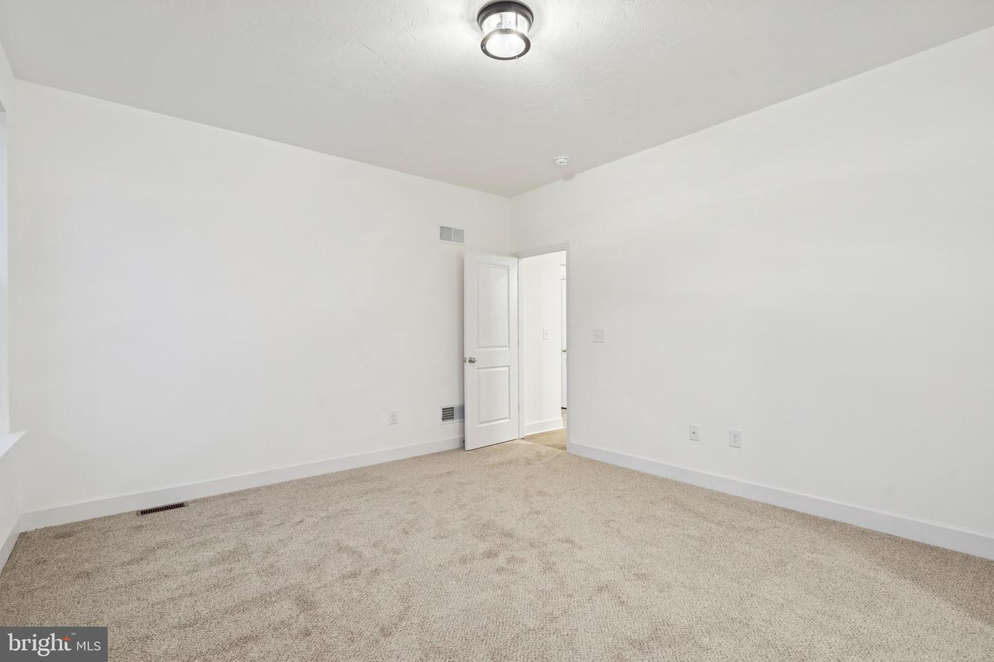 39 Friar Rd #34 Property Photo 18