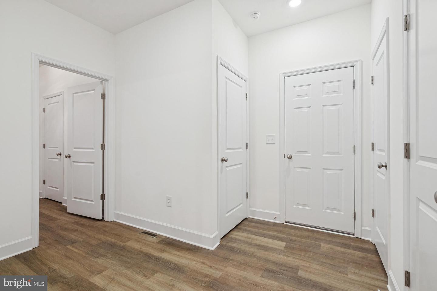 39 Friar Rd #34 Property Photo 23