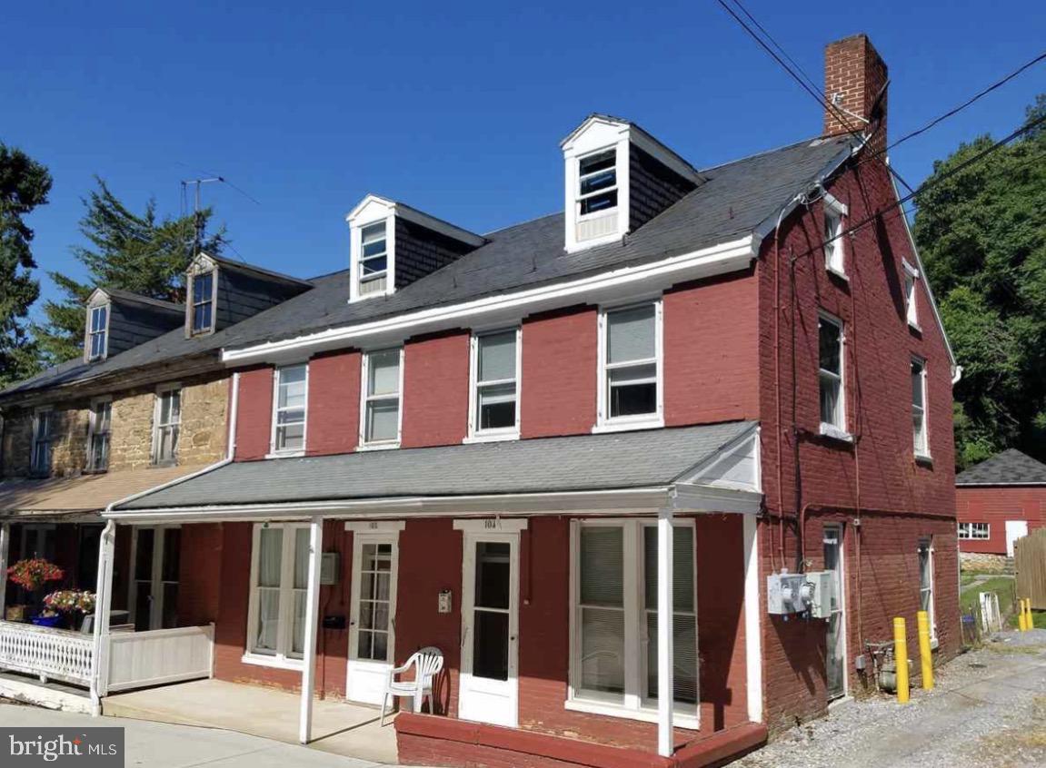 102-104 CHURCH ST Property Photo 1