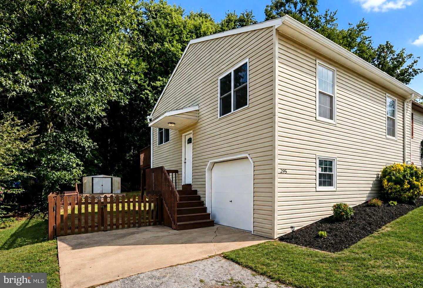 295 Juniper Dr Property Photo 1