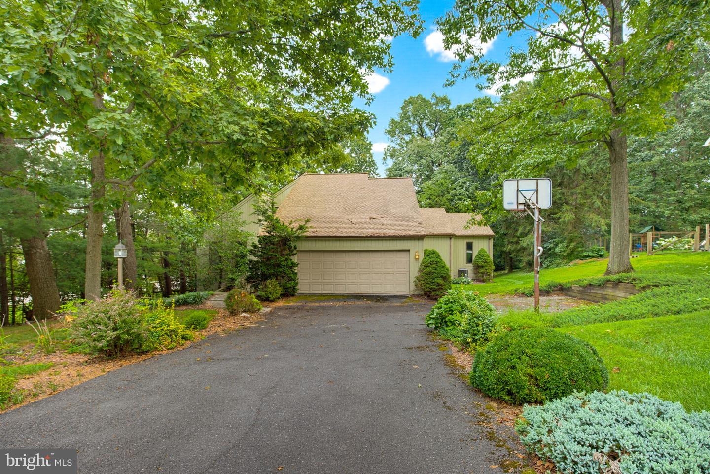 161 Oak Hills Dr Property Photo 1