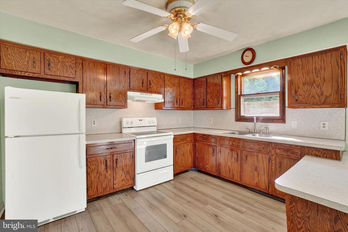 3490 Kingston Rd Property Photo 5