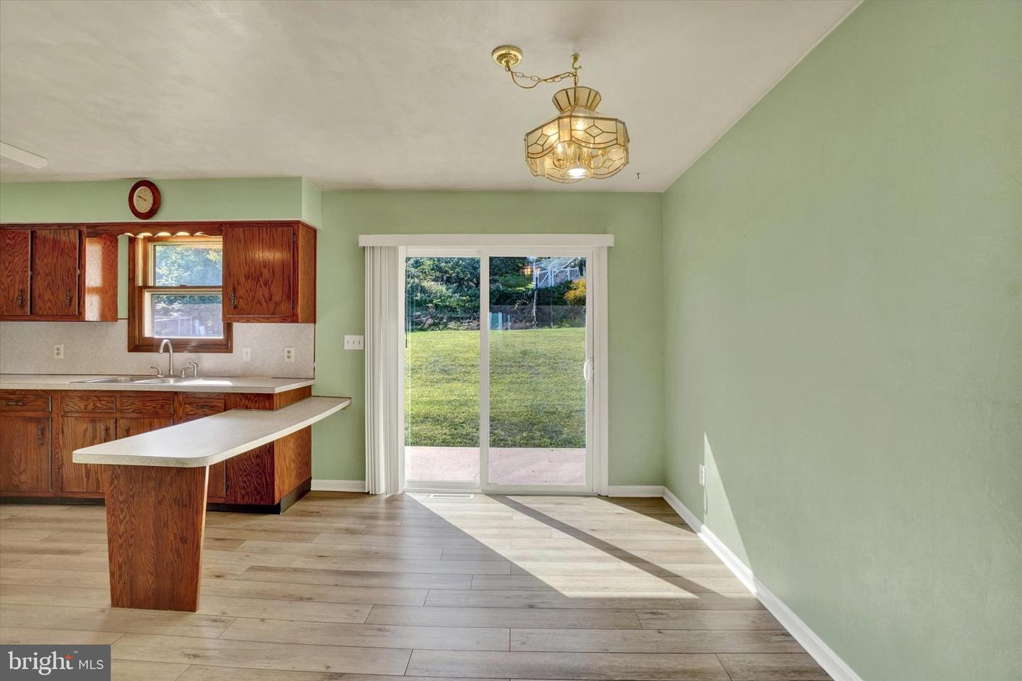 3490 Kingston Rd Property Photo 6