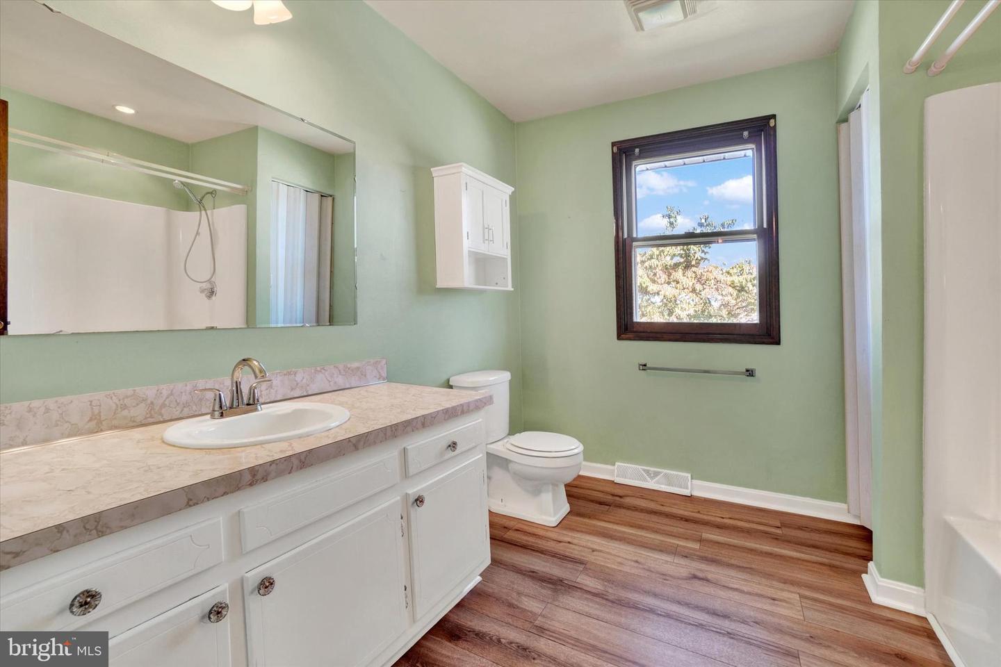 3490 Kingston Rd Property Photo 15