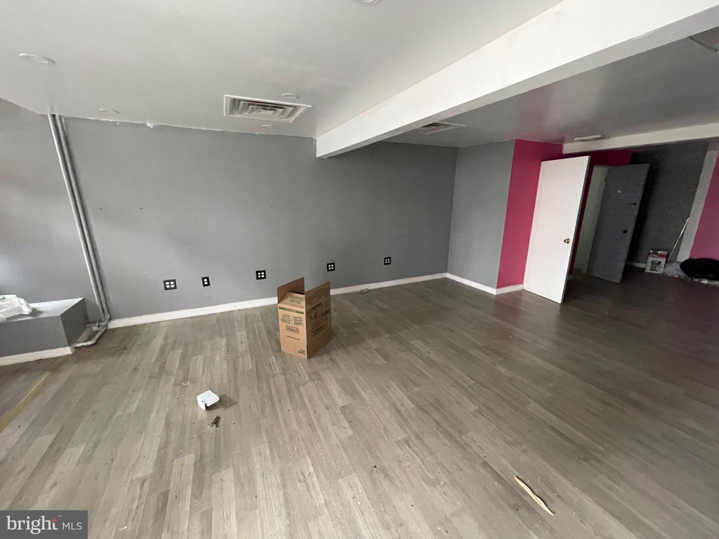 667 E Market St Property Photo 3