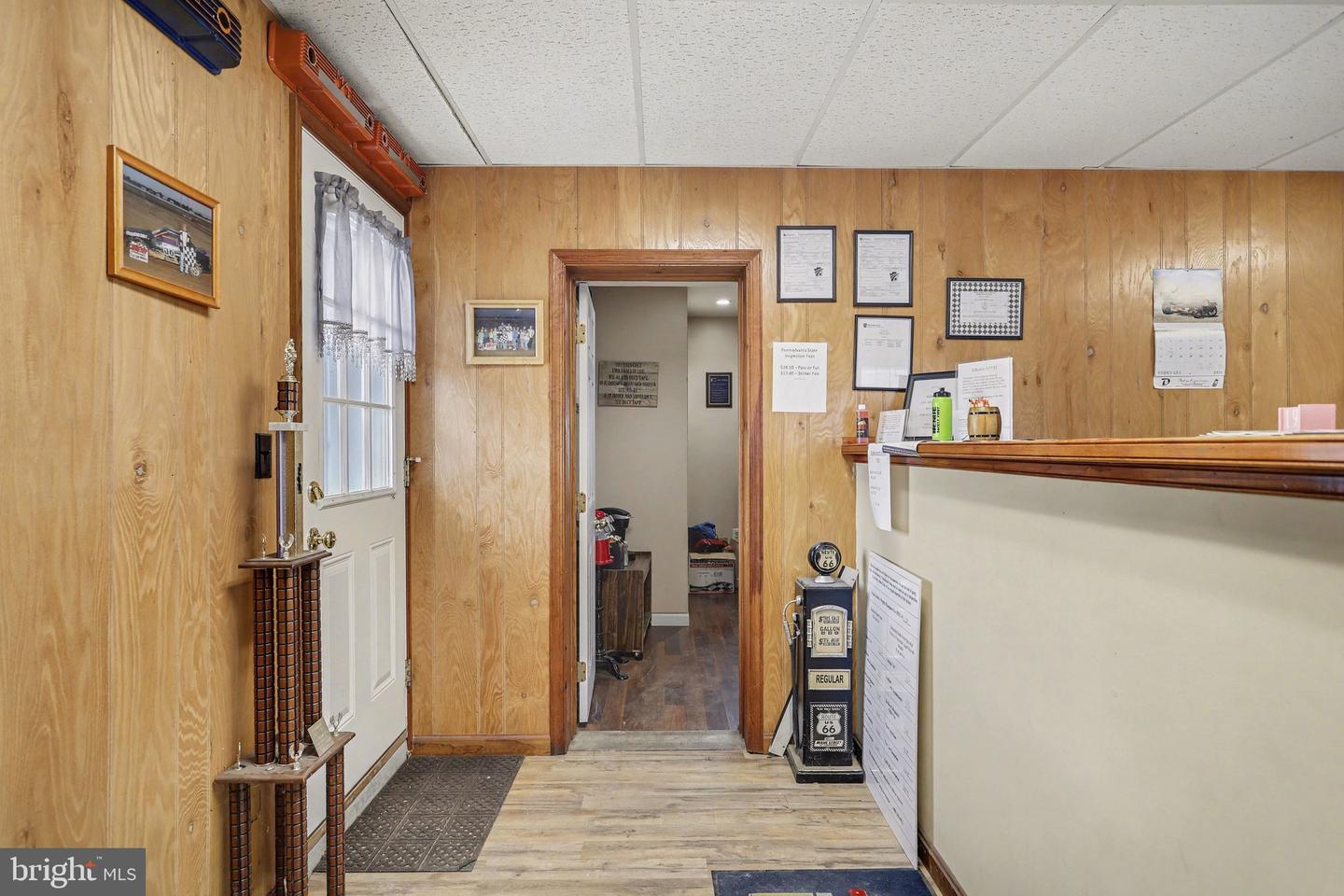 719 Frederick St Property Photo 4