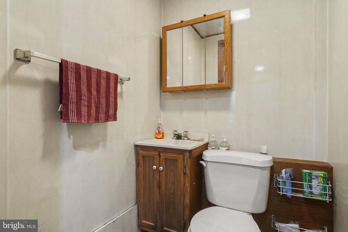 719 Frederick St Property Photo 10