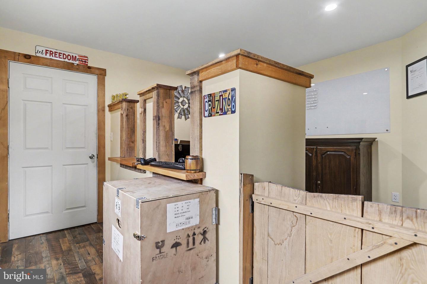 719 Frederick St Property Photo 11