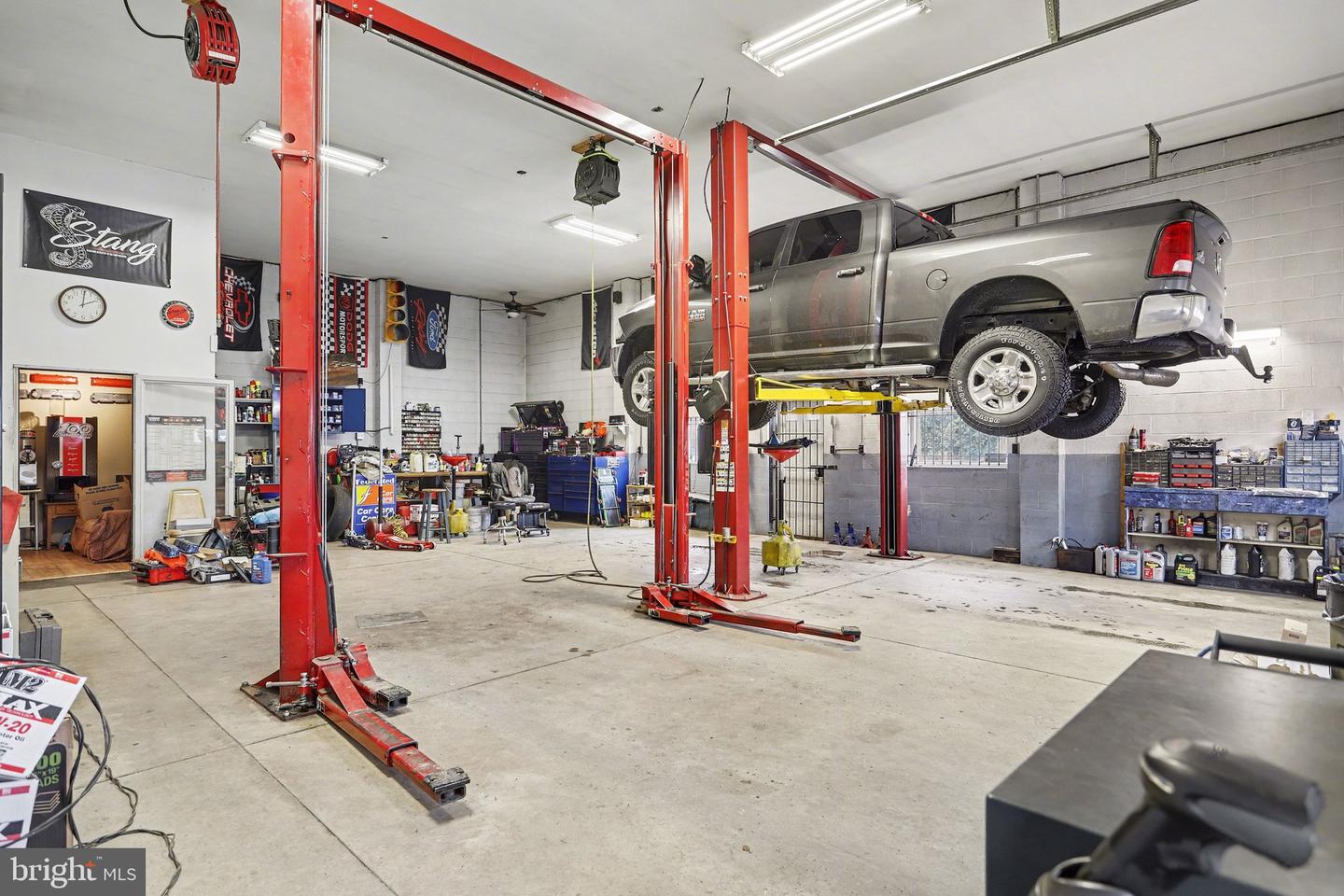 719 Frederick St Property Photo 14
