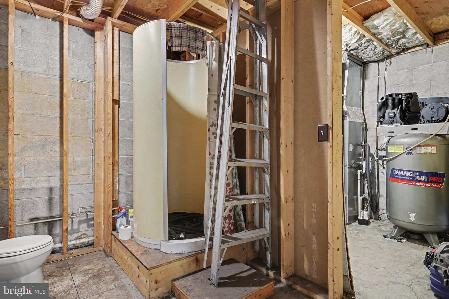 719 Frederick St Property Photo 20