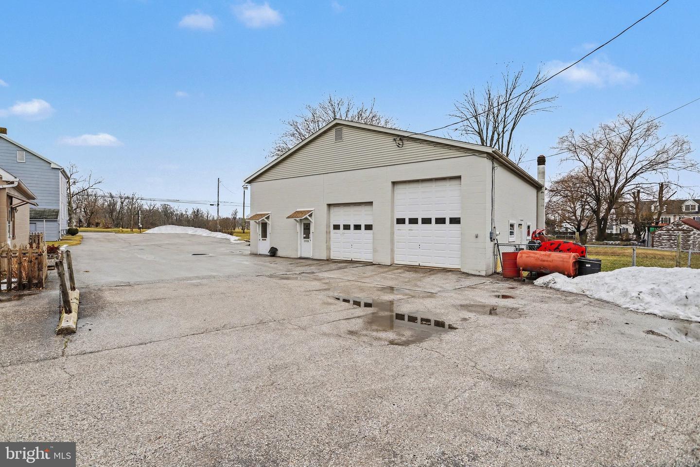 719 Frederick St Property Photo 24