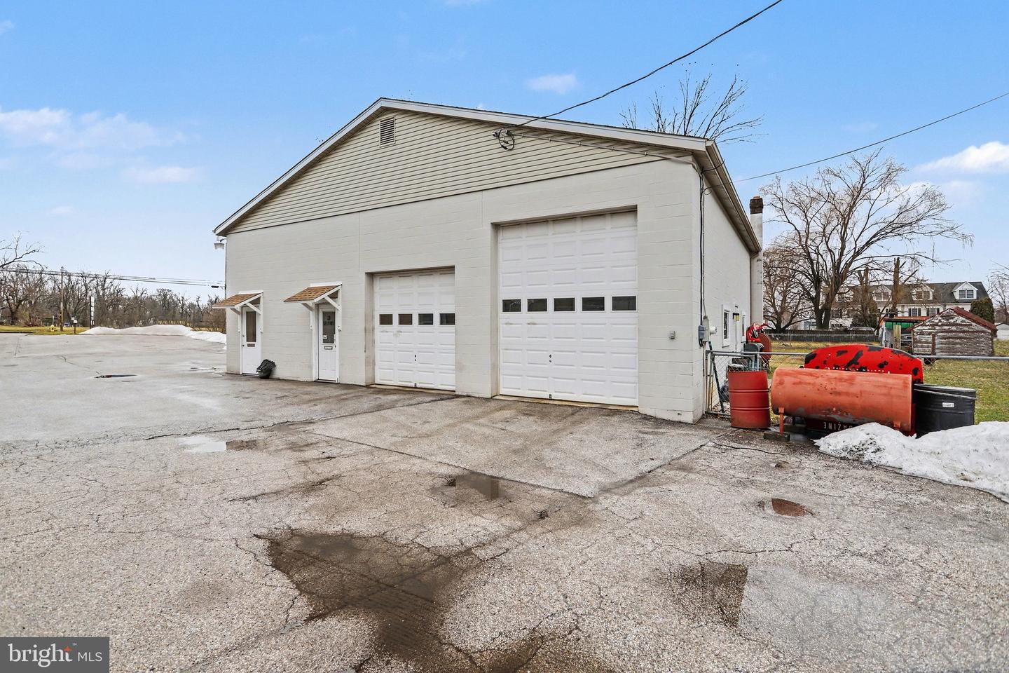 719 Frederick St Property Photo 25