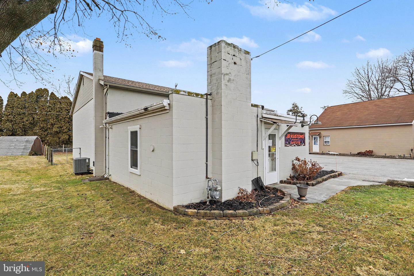 719 Frederick St Property Photo 26